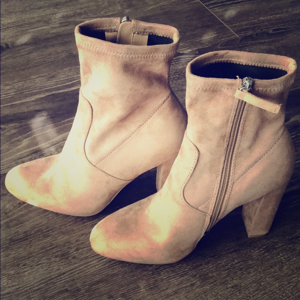 STEVE MADDEN EDIT SUEDE HIGH HEEL ANKLE BOOTIE